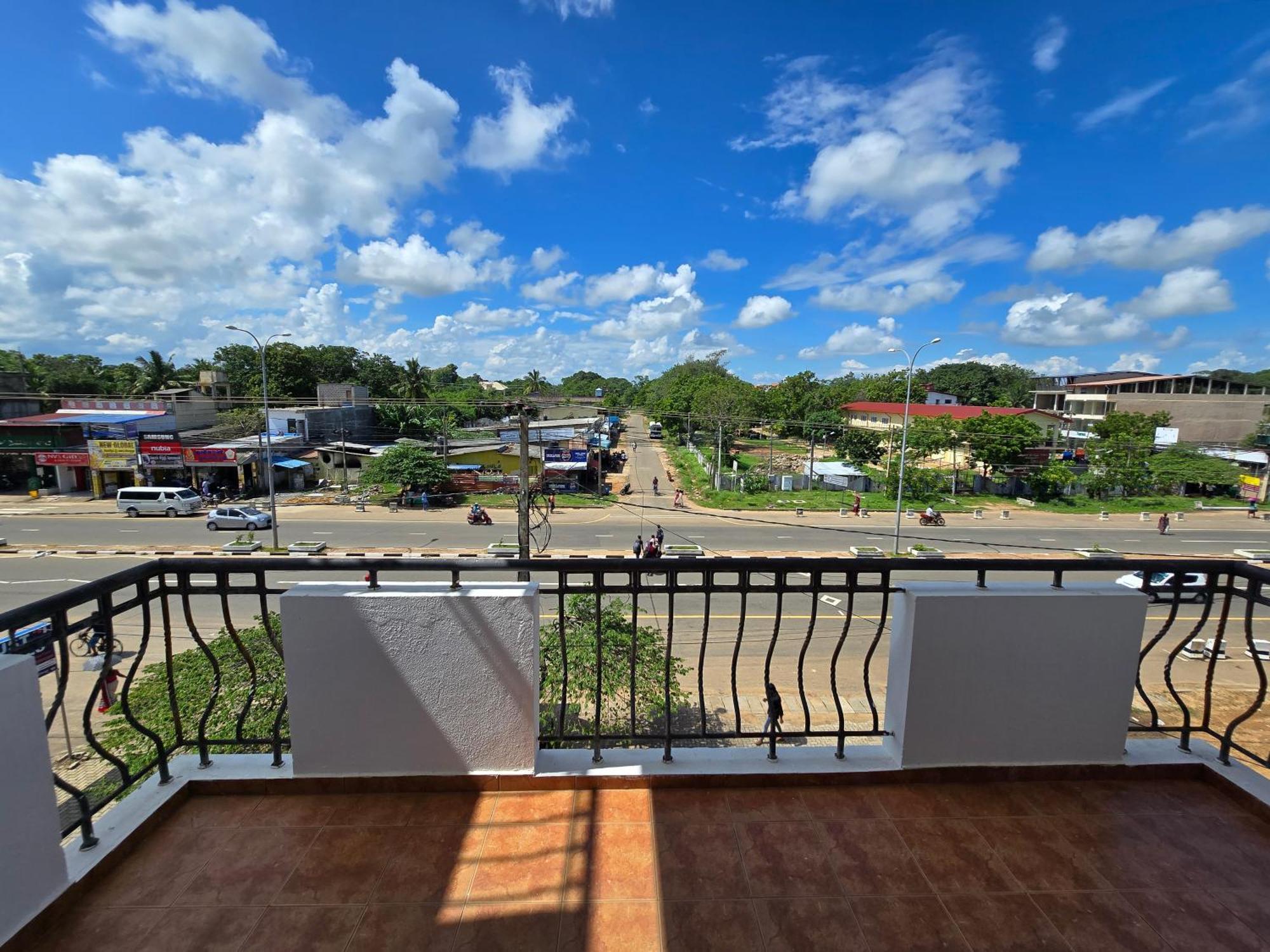 Hotel Marutham Kilinochchi Экстерьер фото